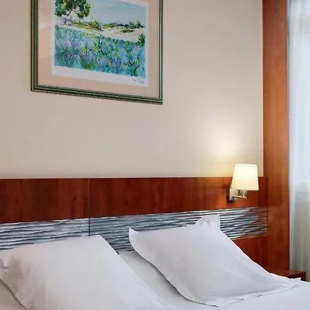 & Octel Hotell 3*