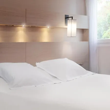 & Octel Hotel 3*